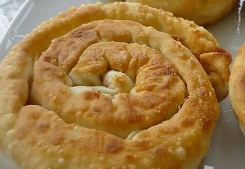 Σκοπελίτικη τυρόπιτα με φέτα και ανθότυρο